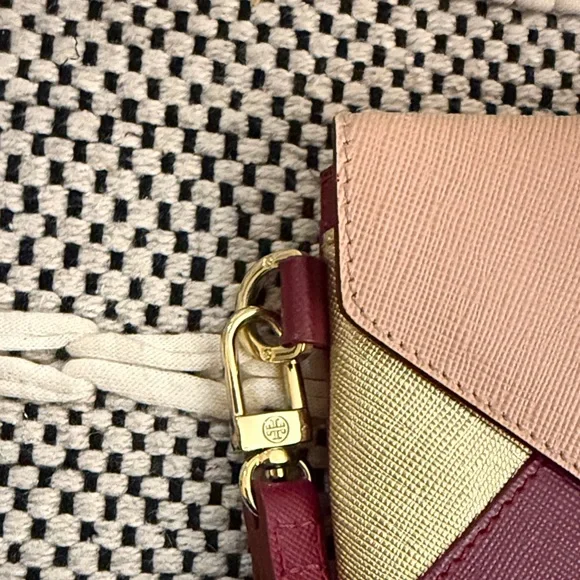 Tory Burch Two-Tone Wristlet in Pink and Burgundy - Picture 2 of 6